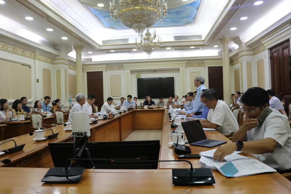 Toàn cảnh buổi làm việc sáng 15-3. Ảnh: HỒNG THẮM toan-canh-buoi-lam-viec.jpg