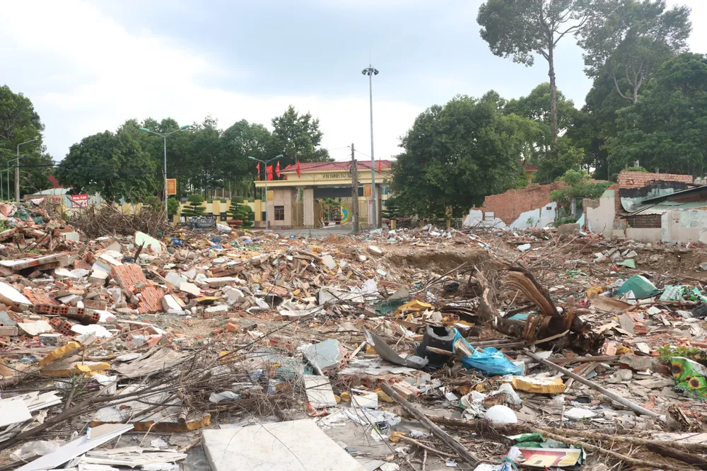 Về tiến độ giải tỏa, ông Hoàng thông tin thêm tại địa bàn Dĩ An, hiện còn một phần chưa thiết lập hồ sơ kiểm kê bồi thường (diện tích bị ảnh hưởng khoảng 700m2). UBND TP Dĩ An đang lập các thủ tục để tiến hành kiểm kê, bồi thường phần diện tích nêu trên. Khu-do-thi-ĐHQG-HCM (13).jpg