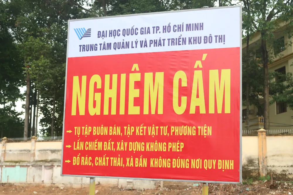 Thông tin về tiến độ giải tỏa mặt bằng tổng thể của dự án Khu đô thị ĐHQG-HCM, Giám đốc Ban Quản lý Dự án Xây dựng ĐHQG-HCM Vũ Quốc Hoàng khái quát: Tính đến tháng 6-2024, tổng diện tích đã thu hồi mặt bằng là 573,07/643,7ha đạt tỉ lệ 89,02%, trong đó trên địa bàn TP Dĩ An đã thu hồi 484,2/522ha (đạt tỉ lệ 92,75%); TP Thủ Đức đã thu hồi là 88,87/121,7ha (đạt tỉ lệ 73%). Khu-do-thi-ĐHQG-HCM (25).jpg