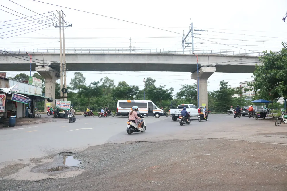 Hạng mục công trình đã được phê duyệt chủ trương đầu tư và đang được triển khai chuẩn bị đầu tư xây dựng, kế hoạch thực hiện từ năm 2022-2025. Dự kiến, đây sẽ là tuyến đường cửa ngõ kết nối chính từ bên ngoài (Xa lộ Hà nội) vào Khu đô thị ĐHQG-HCM , là tuyến trục chính kết nối Khu đô thị ĐHQG-HCM với các khu vực lân cận. Khu-do-thi-ĐHQG-HCM (44).jpg