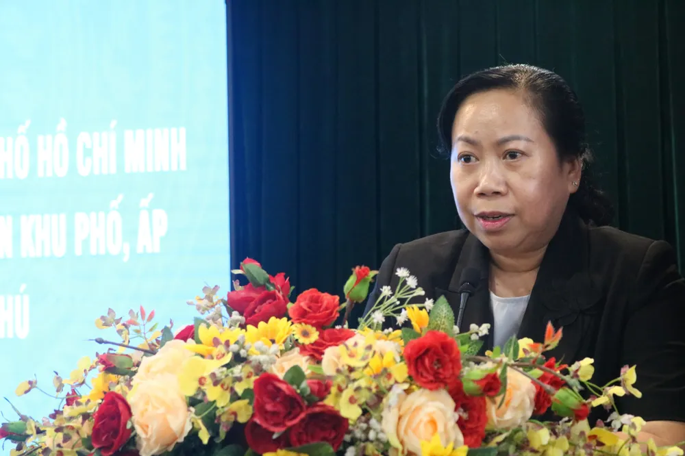 Bà Trịnh Thị Mai Trinh, Quyền Chủ tịch UBND quận Tân Phú báo cáo tóm tắt kết quả thực hiện sắp xếp khu phố, ấp. Ảnh: HT sắp xếp khhu phố (4).jpg