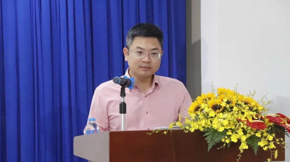 Ông Trần Xuân Thủy, Phó Giám đốc Sở Ngoại vụ TP.HCM phát biểu khai giảng. Ảnh: NHẬT TRUNG Trí tuệ nhân tạo 4.jpg