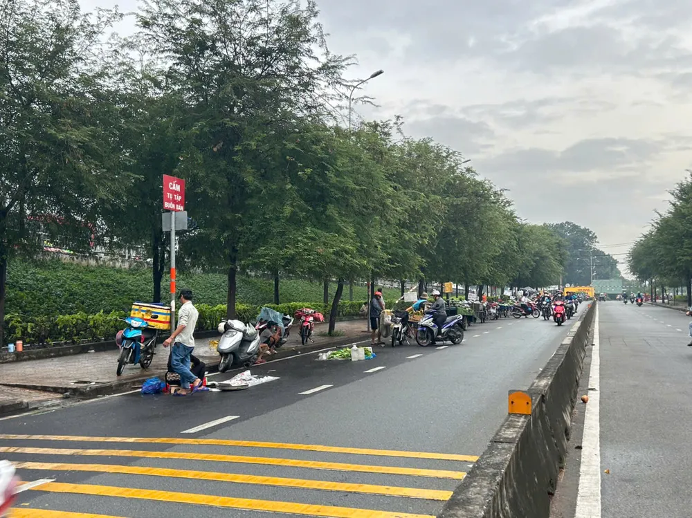 chợ tự phát (4).jpg