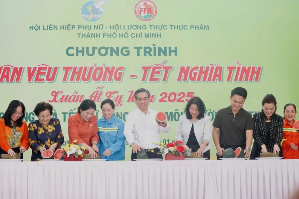 nữ công nhân (2).jpg