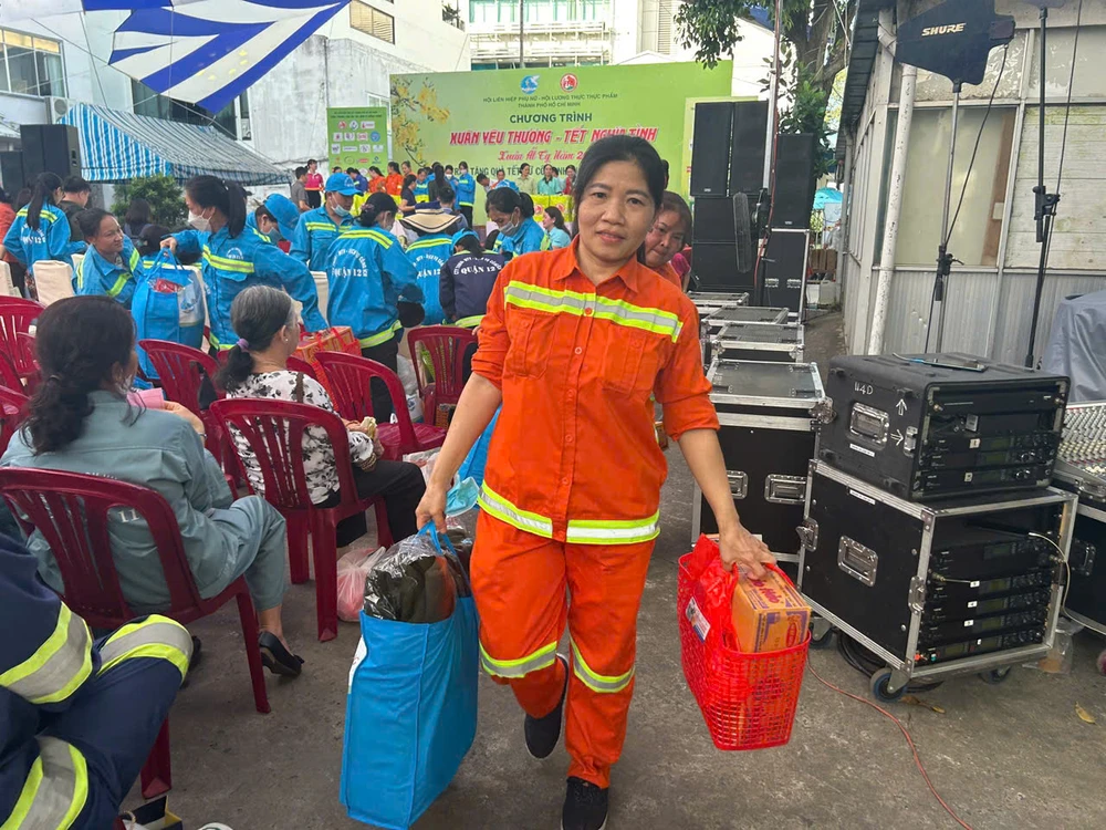 nữ công nhân (7).jpg