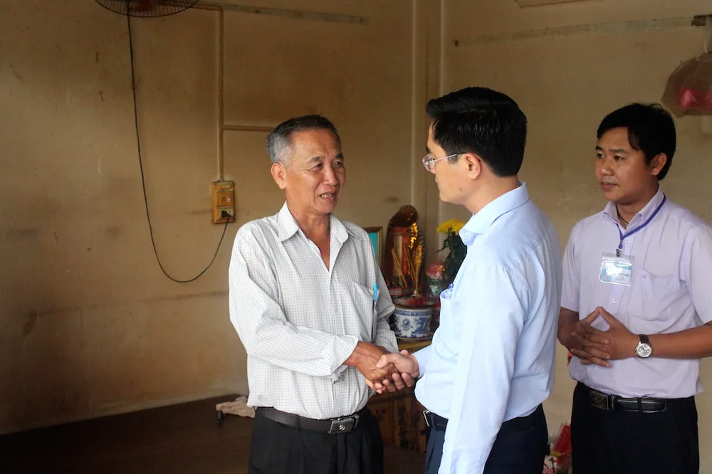 Thăm hỏi, tặng quà nạn nhân, gia đình nạn nhân TNGT ảnh 3