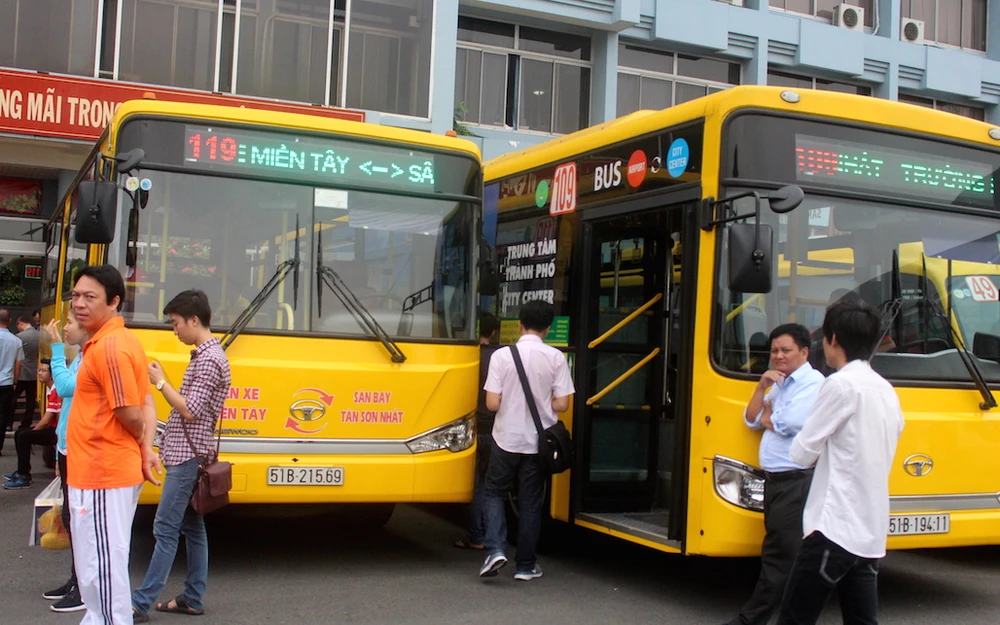 Hành khách ‘thờ ơ' với xe buýt sân bay Tân Sơn Nhất ảnh 1