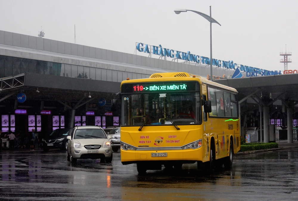 Hành khách ‘thờ ơ' với xe buýt sân bay Tân Sơn Nhất ảnh 2