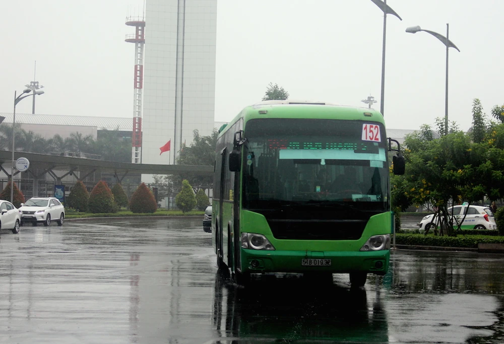 Hành khách ‘thờ ơ' với xe buýt sân bay Tân Sơn Nhất ảnh 3