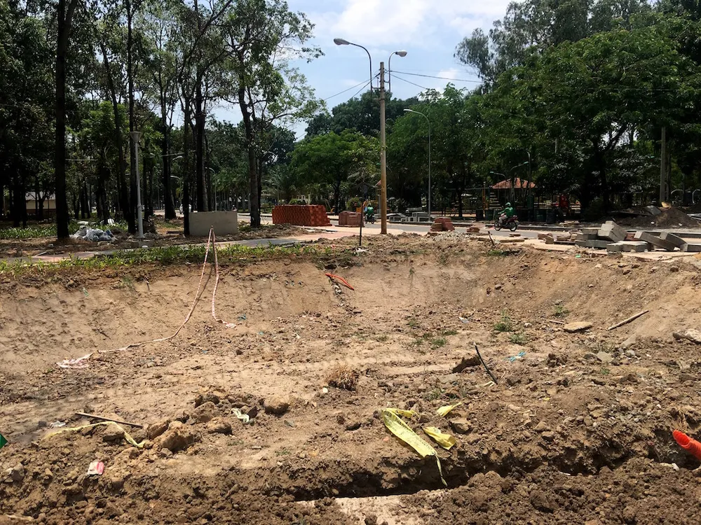 Đi công viên Gia Định, coi chừng... lọt hố! ảnh 5