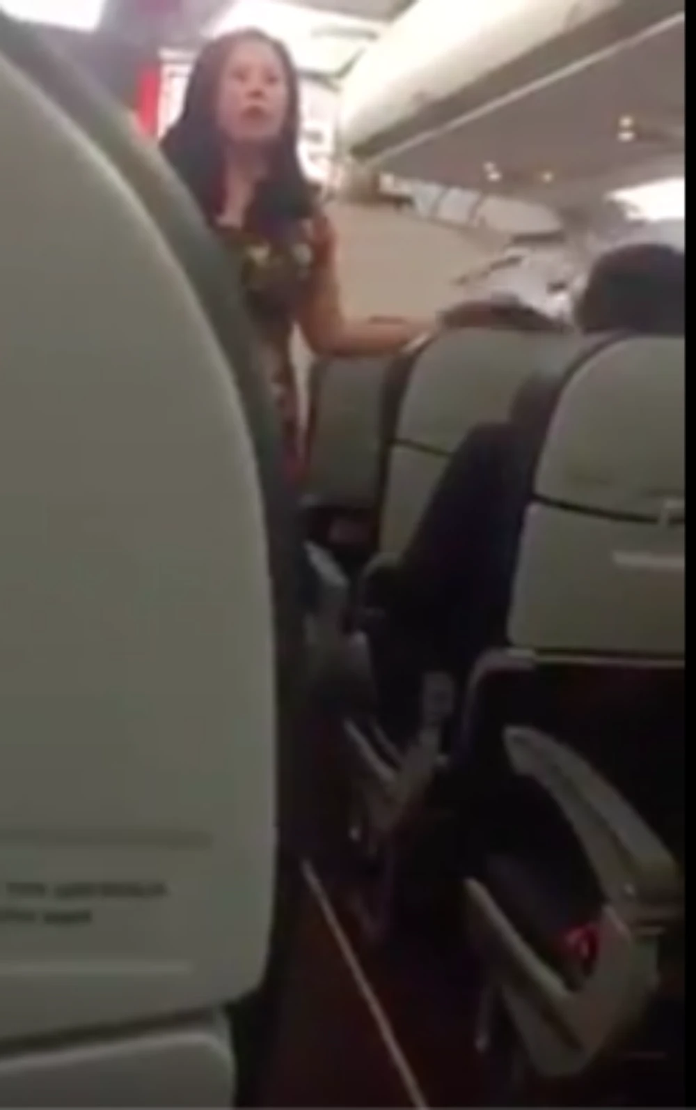 Khách la hét trên máy bay có thể bị cấm bay 6-12 tháng ảnh 1