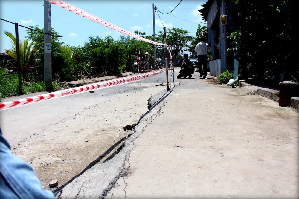 Gấp rút di dời dân trong một ngày tại điểm sạt lở Nhà Bè ảnh 5 Gấp rút di dời dân trong một ngày tại điểm sạt lở Nhà Bè ảnh 5