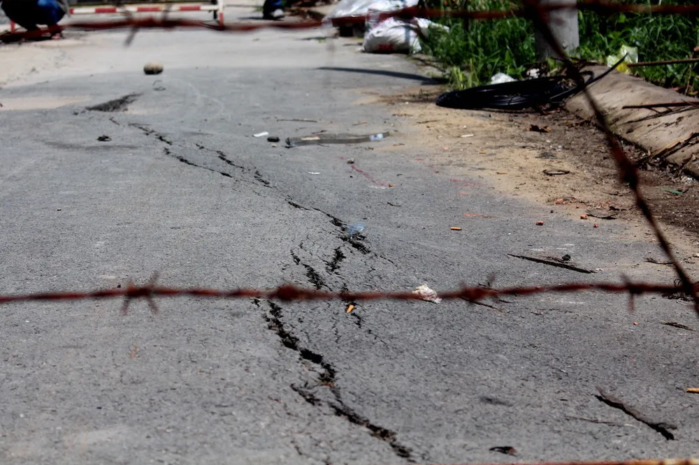 Gấp rút di dời dân trong một ngày tại điểm sạt lở Nhà Bè ảnh 3 Gấp rút di dời dân trong một ngày tại điểm sạt lở Nhà Bè ảnh 3