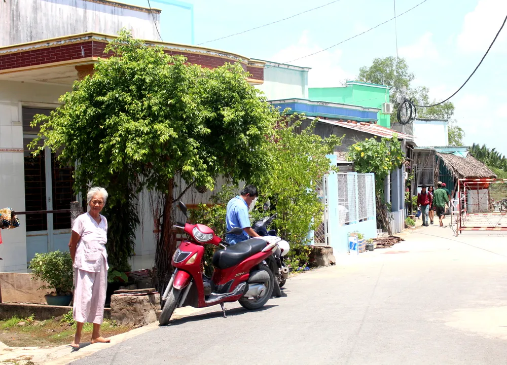 Gấp rút di dời dân trong một ngày tại điểm sạt lở Nhà Bè ảnh 1 Gấp rút di dời dân trong một ngày tại điểm sạt lở Nhà Bè ảnh 1