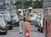 CSGT ‘mở đường’ cho người dân trở lại Hà Nội, TP.HCM sau lễ
