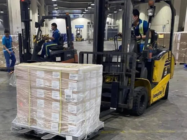 Lô vaccine phòng COVID-19 cho trẻ đầu tiên do Úc hỗ trợ đã về đến sân bay Nội Bài vào tối 8-4. Ảnh: Đại sứ quán Úc Lô vaccine phòng COVID-19 cho trẻ đầu tiên do Úc hỗ trợ đã về đến sân bay Nội Bài vào tối 8-4. Ảnh: Đại sứ quán Úc