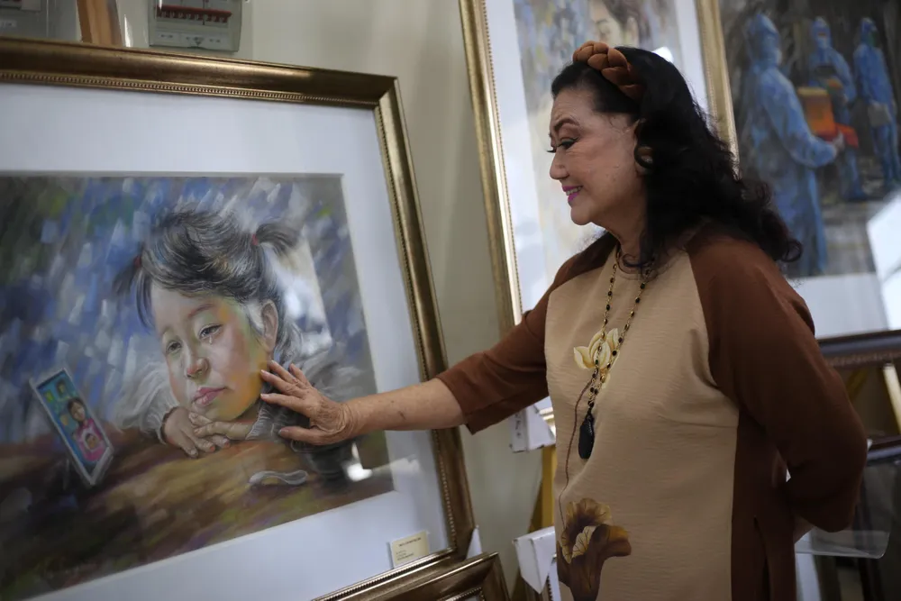 NSND Kim Cương tại hội nghị hiến tặng hiện vật. Ảnh: VĂN HÀ NSND Kim Cương tại hội nghị hiến tặng hiện vật. Ảnh: VĂN HÀ