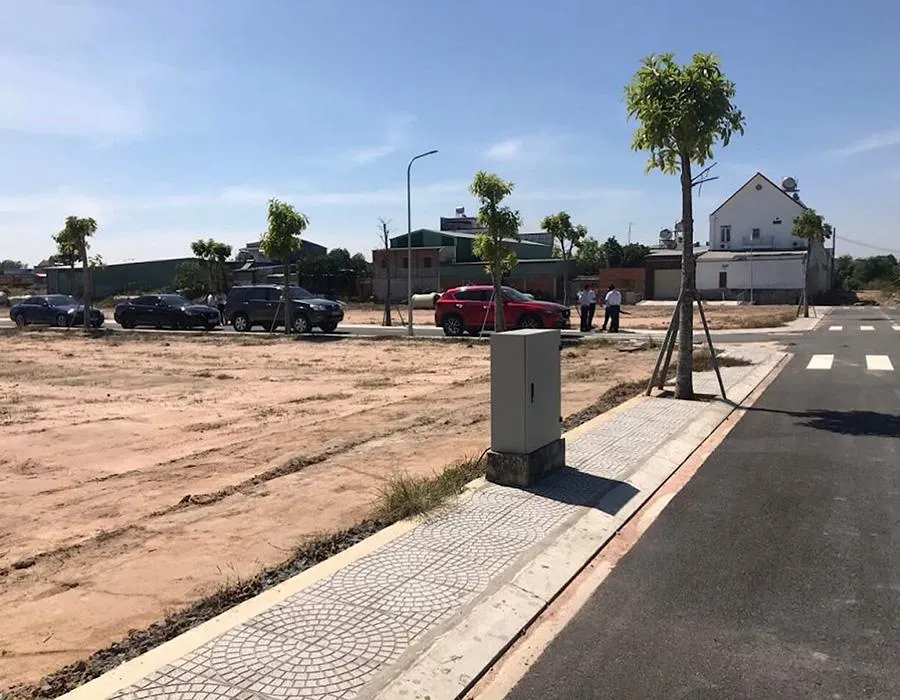 Đất nền vẫn luônđược săn đónkhắp cáctỉnh, thành. Ảnh: QUANG HUY