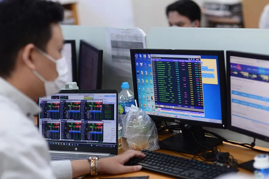 Số lượng nhà đầu tư cá nhân tham gia thị trường chứng khoán gia tăng đột biến trong thời gian gần đây. Ảnh: HOÀNG GIANG Số lượng nhà đầu tư cá nhân tham gia thị trường chứng khoán gia tăng đột biến trong thời gian gần đây. Ảnh: HOÀNG GIANG