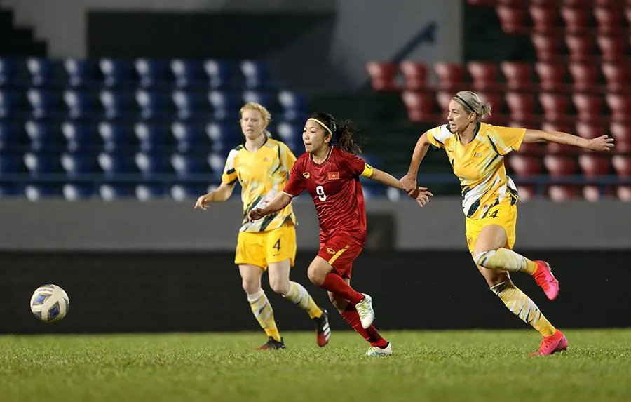 Bóng đá nữ Việt Nam có thể mất ngôi đầu Đông Nam Á nhưng được đá với các “bà chị” như Úc sẽ học hỏi được rất nhiều. Ảnh: ANH PHƯƠNG