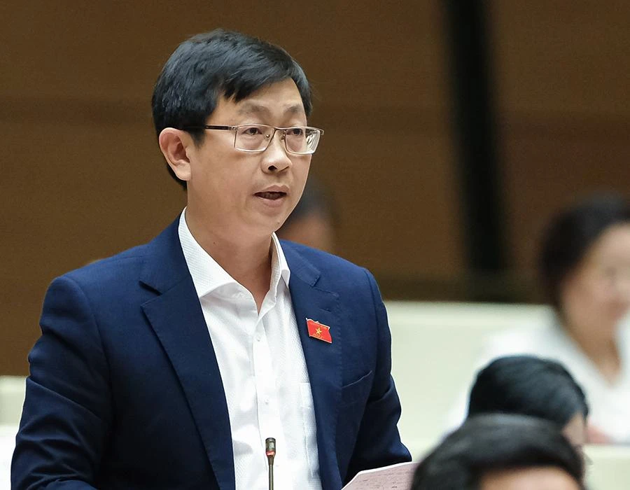 Đại biểu Nguyễn Hữu Thông (Bình Thuận): “Công tác quy hoạch hiện rất chậm,có nhiều quy hoạch treo…”.