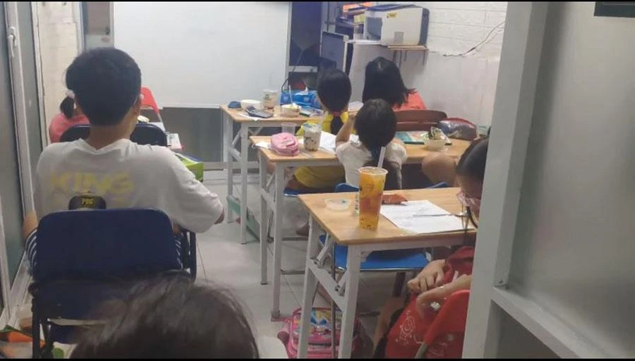 Nhiều lớp ôn thi, hình thức học ôn được mở ra để đáp ứng “cuộc đua” vào lớp 6 Trường Trần Đại Nghĩa năm nay. Ảnh: PHẠM ANH