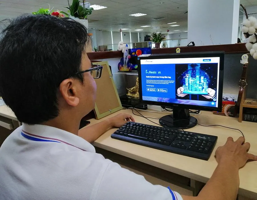 Nhiều nhà đầu tư bắt đầu quan tâm, tìm hiểu các nền tảng fintech trong lĩnh vực bất động sản. Ảnh: CTV Nhiều nhà đầu tư bắt đầu quan tâm, tìm hiểu các nền tảng fintech trong lĩnh vực bất động sản. Ảnh: CTV