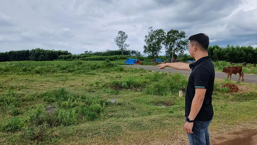 Các lôđất được đấu giácao ngất ngưởng rồi bỏ cọc ở xã Gio Sơn. Ảnh: HT Các lôđất được đấu giácao ngất ngưởng rồi bỏ cọc ở xã Gio Sơn. Ảnh: HT