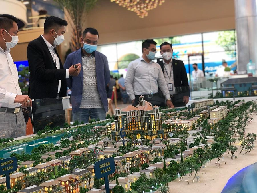 Sáu tháng đầu năm, doanh thu hoạt động kinh doanh bất động sản giảm 7,3%. Ảnh: KIÊN CƯỜNG