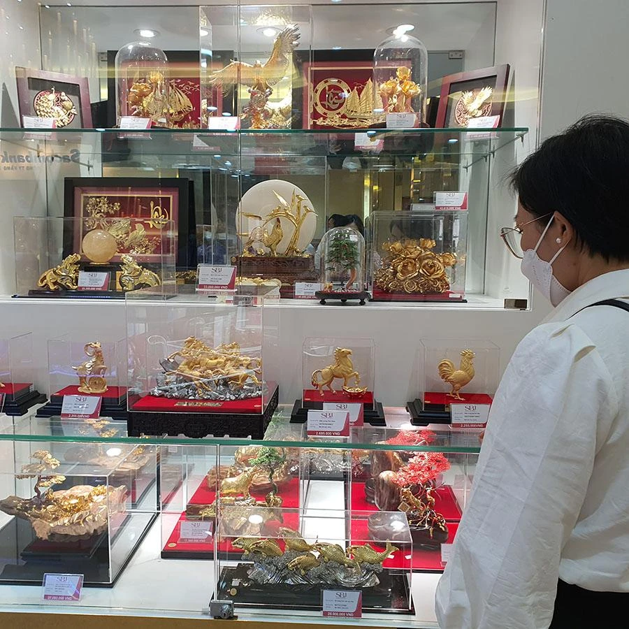 Giá vàng trang sức, vàng nhẫn bám khá sát với thị trường thế giới. Ảnh: THÙY LINH