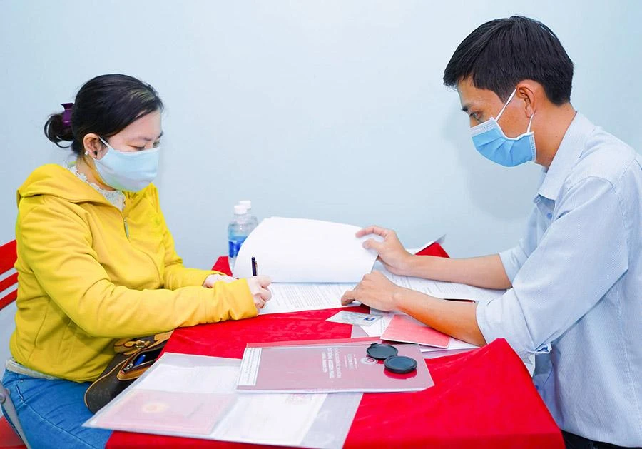 Các chủ thể chỉ được thế chấp QSDĐ khi đã được cấp giấy chứng nhận về QSDĐ. Ảnh minh họa: M.LONG Các chủ thể chỉ được thế chấp QSDĐ khi đã được cấp giấy chứng nhận về QSDĐ. Ảnh minh họa: M.LONG