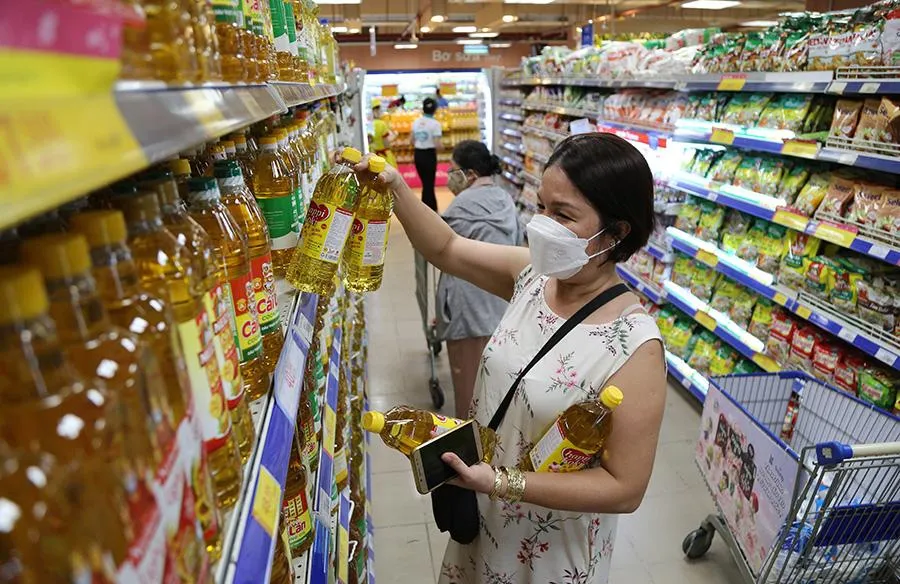 Nhiều mặt hàng vẫn đứng ở mức cao dù giá xăng đã hạ nhiệt. Ảnh: HOÀNG GIANG Nhiều mặt hàng vẫn đứng ở mức cao dù giá xăng đã hạ nhiệt. Ảnh: HOÀNG GIANG