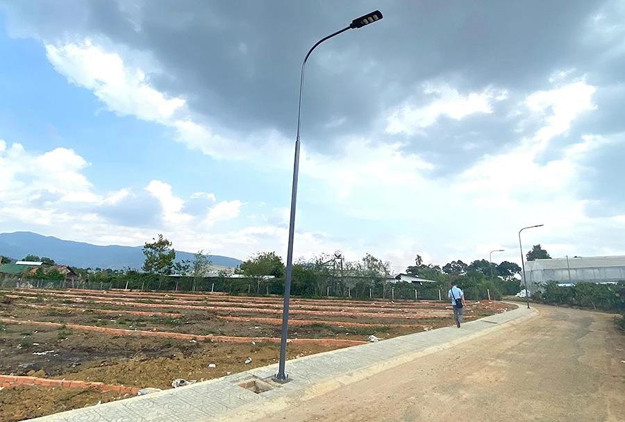 Hiện trạng một khu đất đang được phân lô, tách thửa ở Lâm Đồng. Ảnh: Q.HUY