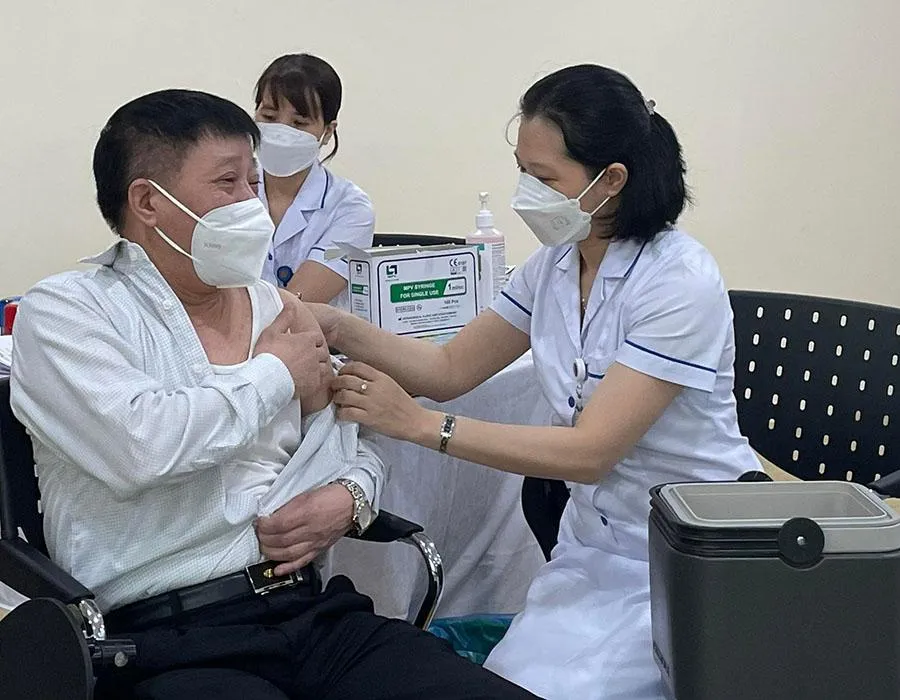 Vaccine chính là cứu cánh để đời sống được trở về bình thường. Ảnh: NHƯ LOAN Vaccine chính là cứu cánh để đời sống được trở về bình thường. Ảnh: NHƯ LOAN