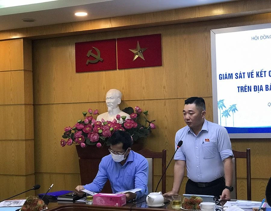 Trưởng ban Kinh tế - Ngân sách, HĐND TP.HCM Lê Trương Hải Hiếu yêu cầu quận 12 theo dõi sát các dự án trên địa bàn mà người dân quan tâm. Ảnh: THANH TUYỀN