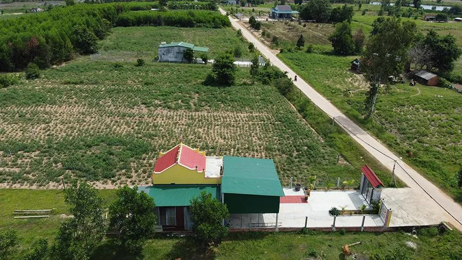 Khu đất được giao cho gia đình cán bộ tại xã Krông Jing. Ảnh: VL Khu đất được giao cho gia đình cán bộ tại xã Krông Jing. Ảnh: VL