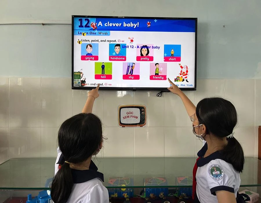 Một giờ học tiếng Anh tại Trường Tiểu học Thạnh An, huyện Cần Giờ. Ảnh: TA Một giờ học tiếng Anh tại Trường Tiểu học Thạnh An, huyện Cần Giờ. Ảnh: TA