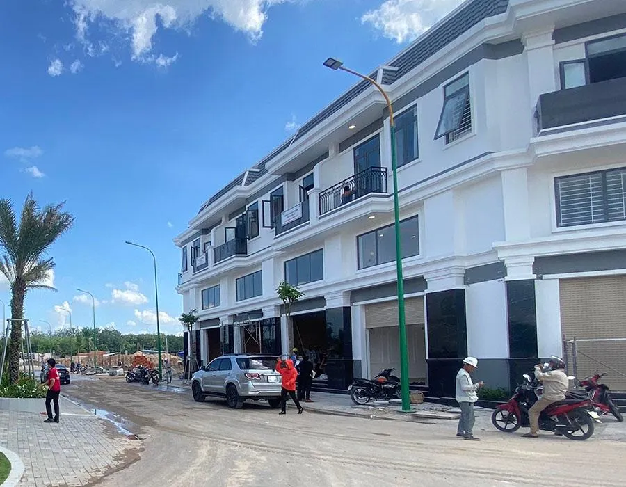 Nhà đầu tư kỳ vọng tính thanh khoản tốt nên muốn xuống tiền vào bất động sản phía Nam. Trong ảnh: Một dự án đang hoàn thiện ở Bình Dương. Ảnh: Q.HUY