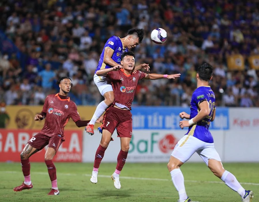 Hà Nội FC luôn cao hơn các đối thủ dù có những lúc thua thất thường thì vẫn sẽ là nhà vô địch. Ảnh: ANH PHƯƠNG