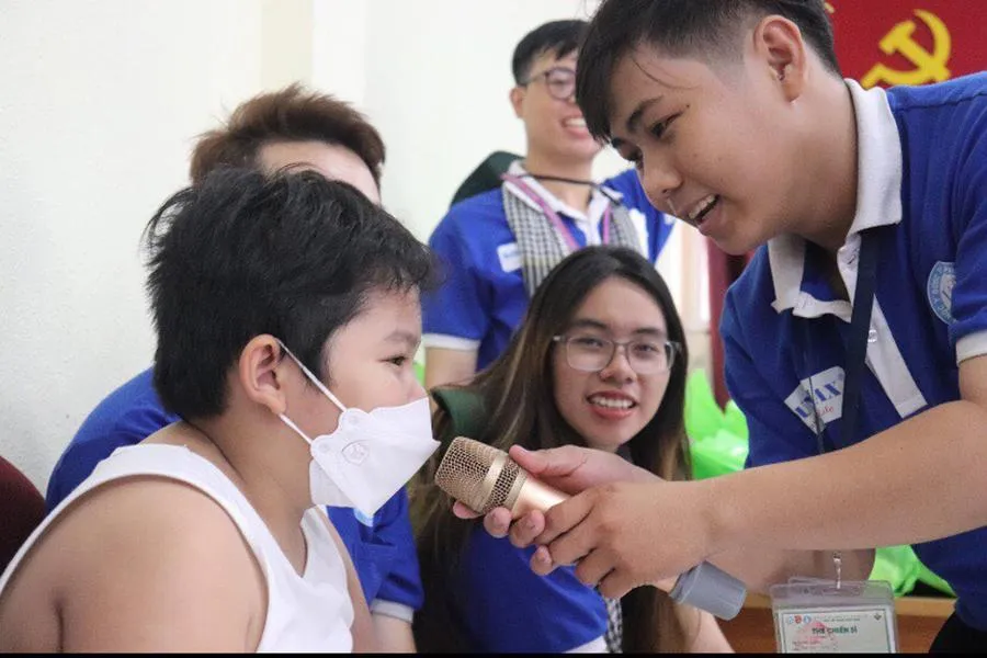 Trần Khánh Tường trong những hoạt động thiện nguyện ở trường. Ảnh: NVCC Trần Khánh Tường trong những hoạt động thiện nguyện ở trường. Ảnh: NVCC