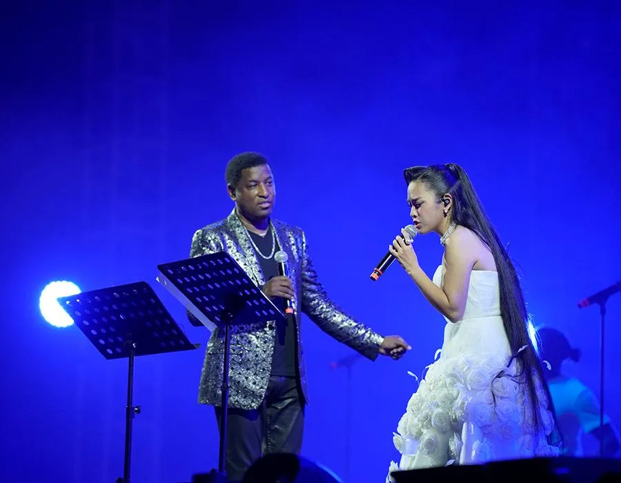 Babyface biểu diễn cùng O Sen Ngọc Mai. Ảnh: VĂN HÀ