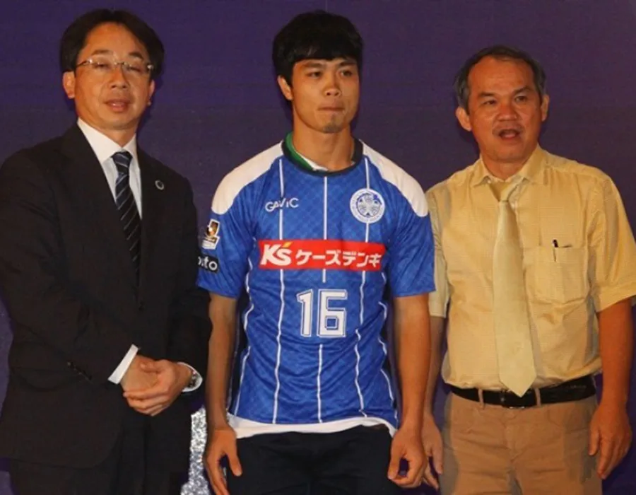 Công Phượng từng một lần được bầu Đức cho Mito Hollyhock ở hạng J-League 2mượn nhưng rất hiếm hoi được ra sân. Ảnh: ANH PHƯƠNG Công Phượng từng một lần được bầu Đức cho Mito Hollyhock ở hạng J-League 2mượn nhưng rất hiếm hoi được ra sân. Ảnh: ANH PHƯƠNG