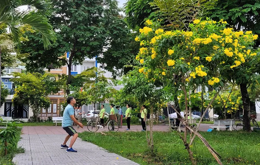 Công viên đường số 16 và 17, người dân tập trung đông vào mỗi buổi sáng chiều để vui chơi, tập thể dục. Ảnh: VÕ THƠ