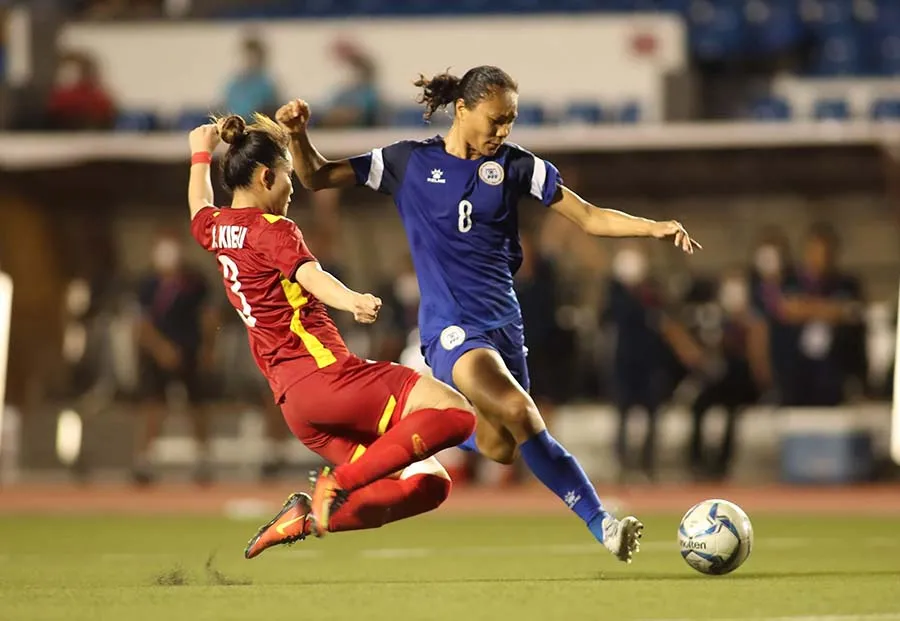 Nữ Philippines với những cầu thủ gốc Mỹ từng thắng nữ Việt Nam 4-0 ở bán kết AFF Cup 2022. Ảnh: TN