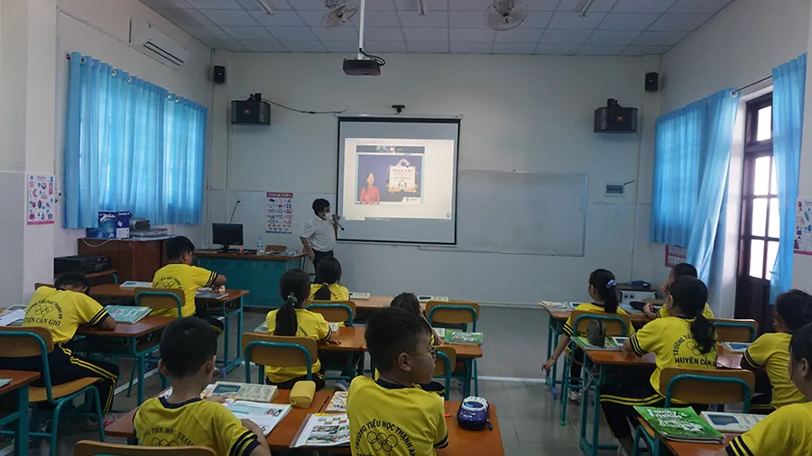 Lớp học ảo tại Trường Tiểu học Thạnh An, huyện Cần Giờ. Ảnh: NGUYỄN QUYÊN Lớp học ảo tại Trường Tiểu học Thạnh An, huyện Cần Giờ. Ảnh: NGUYỄN QUYÊN