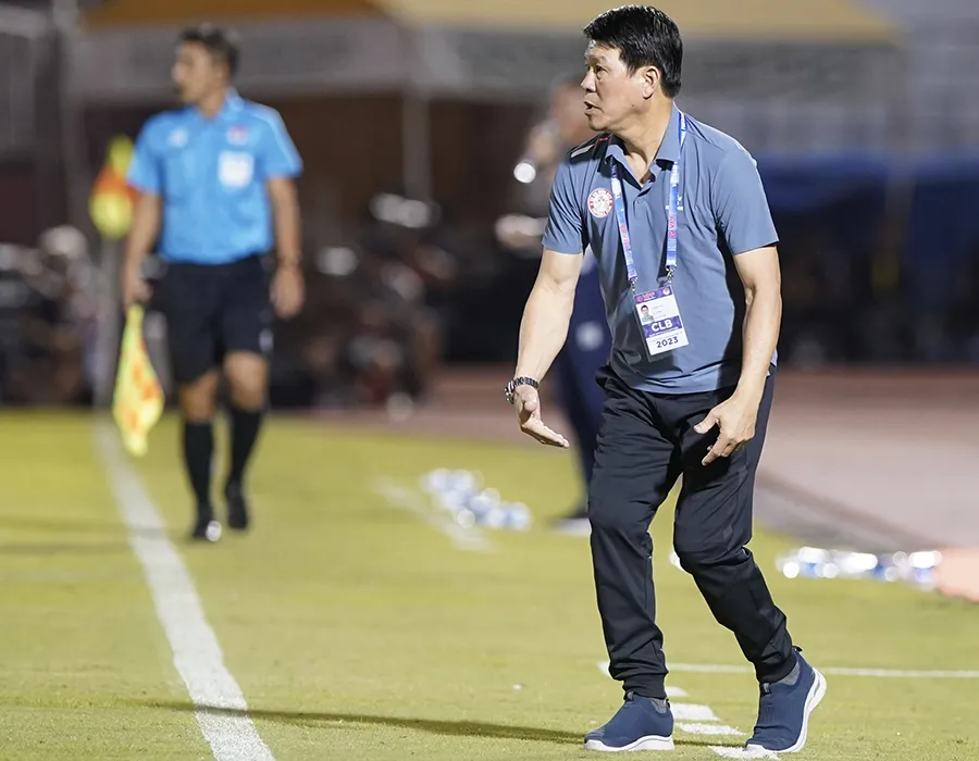 HLV Vũ Tiến Thành dù chưa thắng nhưng vẫn tự tin CLB của mình sẽ lọt vào top 3 cuối mùa. Ảnh: ANH PHƯƠNG