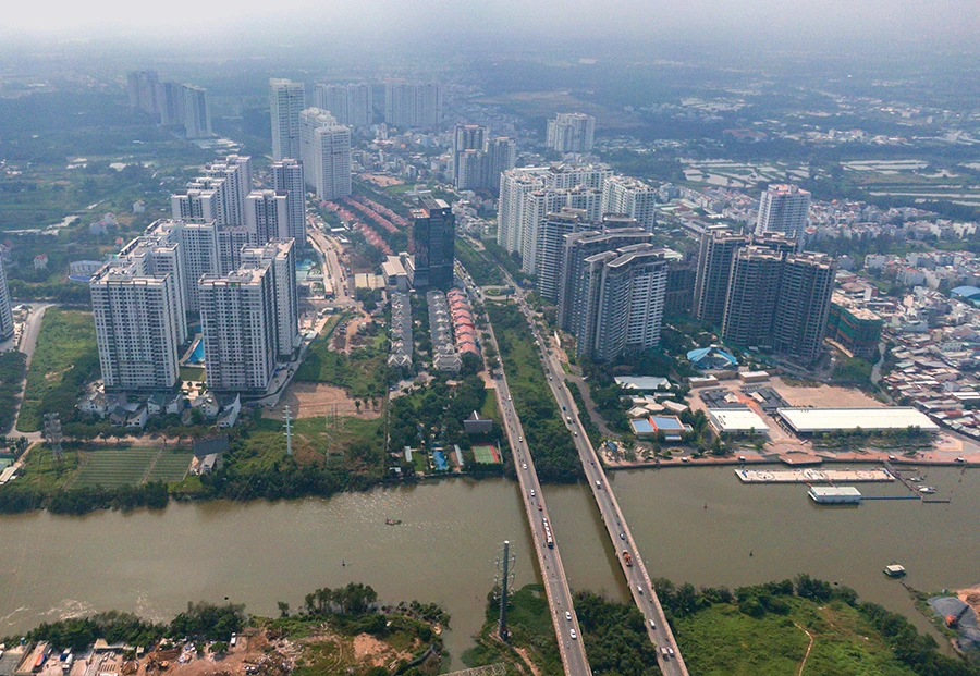 Thị trường bất động sản ghi nhận sự lệch pha nguồn cung về phía các dự án trung và cao cấp. Ảnh minh họa: KIÊN CƯỜNG