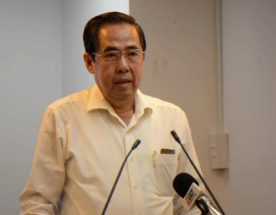 Ông Nguyễn Văn Lâm, Phó Giám đốc Sở LĐ-TB&amp;XH TP.HCM, thông tin về việc hỗ trợ cho 2.500 lao động của Công ty PouYuen. Ảnh: THANH TUYỀN