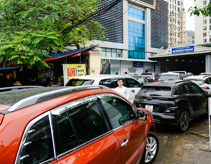 Đăng kiểm là một trong những vấn đề nóng, ách tắc từ cuối năm 2022 đến nay. Ảnh: NGUYỆT NHI