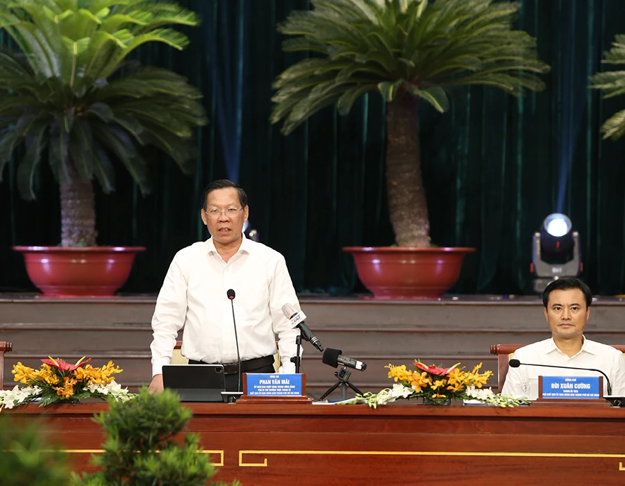 Chủ tịch UBND TP Phan Văn Mãi phát biểu tại buổi gặp gỡ. Ảnh: THANH TUYỀN